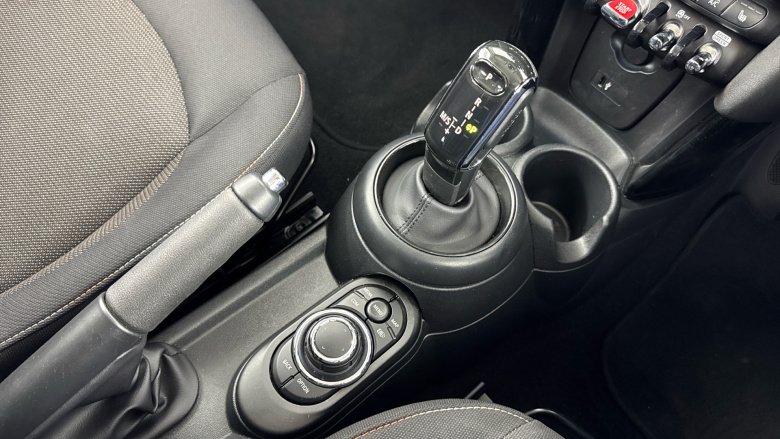 MINI Hatchback 1.5 Cooper Classic Premium 5dr Petrol Hatchback